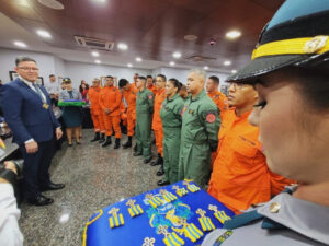 Médicos e militares que atuaram na força-tarefa no Rio Grande do Sul são homenageados pelo governo de RO